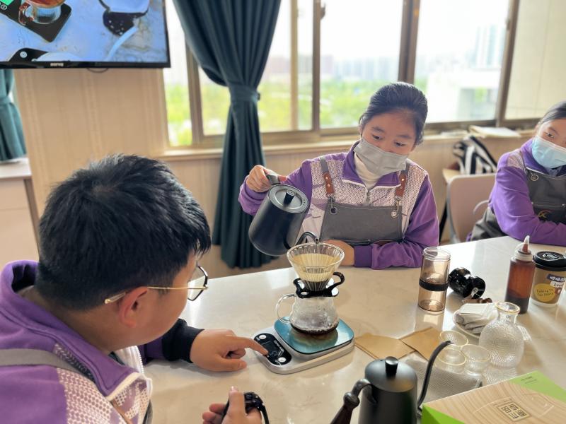 5、學(xué)生自制意式濃縮咖啡.JPG