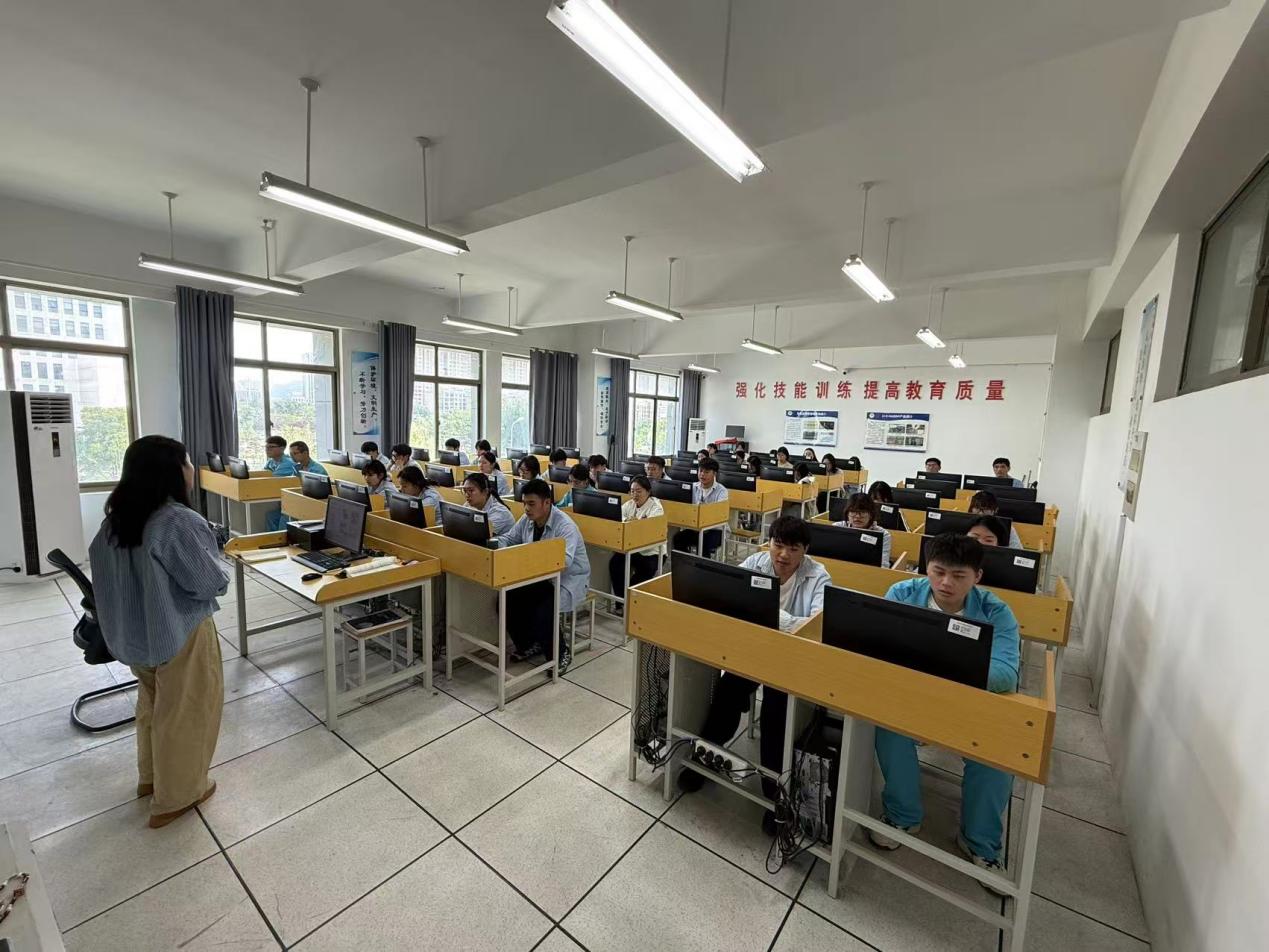 數(shù)字賦能 助推職業(yè)教育教學改革——連云港市能源化工中心組專題教研活動